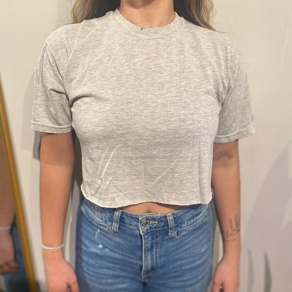 Light grey cropped/cut off t-shirt - S